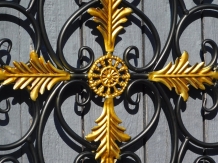 Wandornament Vie - Fenstergitter - schwarz und gold - Schmiedeeisen, noch 2