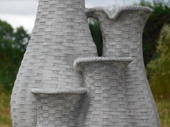 Wasserspeier mit 4 Krügen – 70 x 40 cm – Stein