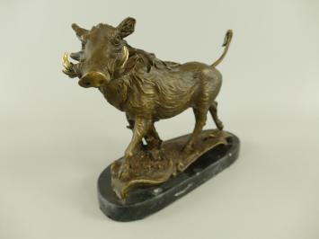 Brons zwijn op marmeren console