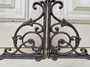 Gusseiserne Regalträger.