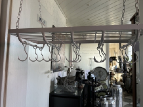 Cups Hanger - Eisenkräuter, Wildständer mit 15 Haken, weiß.