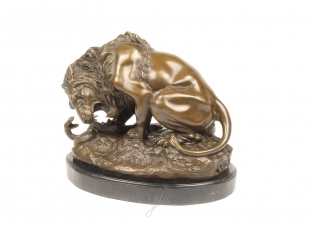 Bronzestatue von Löwe und Schlange