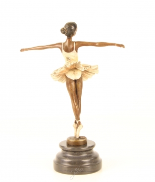 Een bronzen beeld van een balletdanseres