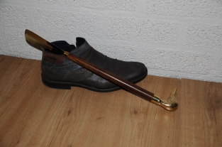 Schöner Schuhanzieher aus Messing-Hartholz mit Entenkopf.