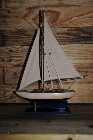 Segelboot auf Ständer, handgefertigt, sehr schön