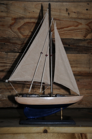 Segelboot auf Ständer, handgefertigt, sehr schön