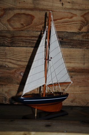 Segelboot auf Ständer, handgefertigt, sehr schön