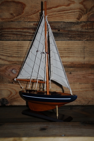 Segelboot auf Ständer, handgefertigt, sehr schön