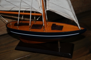Segelboot auf Ständer, handgefertigt, sehr schön