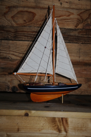 Segelboot auf Ständer, handgefertigt, sehr schön