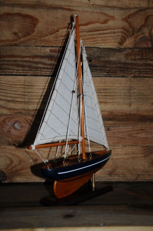 Segelboot auf Ständer, handgefertigt, sehr schön