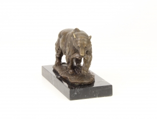 Eine schöne Bronzestatue eines Grizzlybären