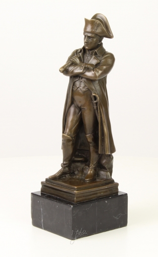 Eine Bronzestatue von Napoleon