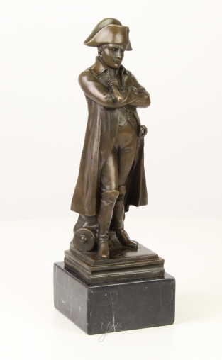 Eine Bronzestatue von Napoleon