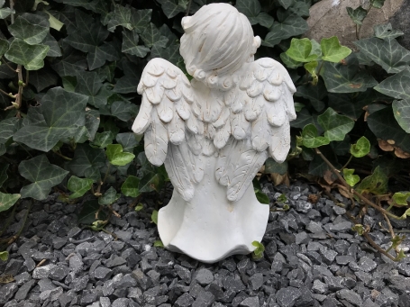 Satz Engelstatuen mit Kreuz, aus Polystone