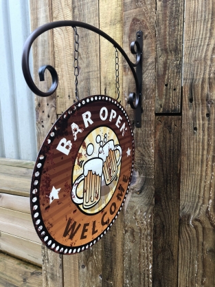 Uithang-gevel-bord ''Bar open'' en 