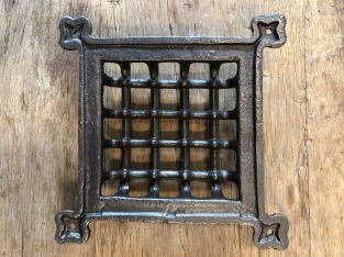 Ventilatie rooster -Kloosterraamrek, metaal zwart-grijs, raambeschermer, protectie