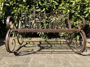 Schöne schmiedeeiserne Schaukel - klassisch braun, ein echter Hingucker!