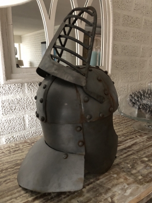 Ritterhelm altes Metall, mit klappbarem Gesichtsschild, alt!