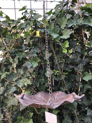 Hangvogelbad metaal-bruin sierlijke gesmede hangketting met 2 vogeltjes, zeer fraai!