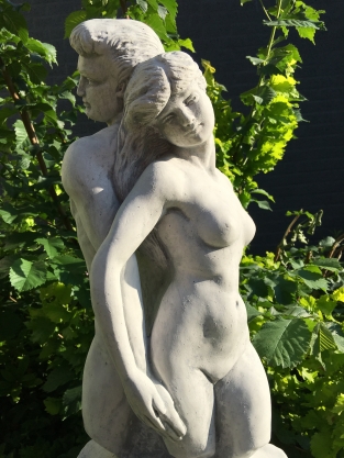 Statue Frau & Mann 
