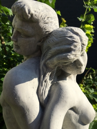 Statue Frau & Mann 