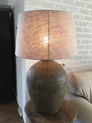 Einzigartig schöne Lampe auf original altem Azeatischen Wasserkrug!