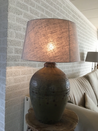 Einzigartig schöne Lampe auf original altem Azeatischen Wasserkrug!