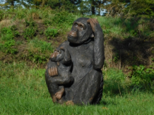 Beeld aap met jong - XXL - polystone - gedetailleerd