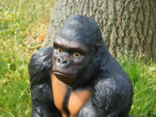 Prachtige gorilla, polystone mooi om te zien.