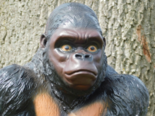 Prachtige gorilla, polystone mooi om te zien.