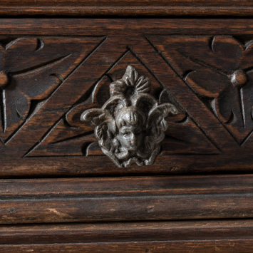 Uniek antiek houten bureau met houtsnijwerk - klassieke uitstraling