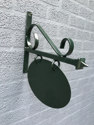 Ladenschild für die Altstadt, Werbeschild aus Metall, oval, grün lackiert