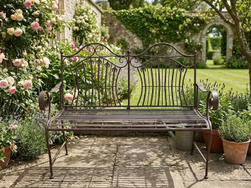 Elegante Gartenbank aus Eisen – rustikales Braun