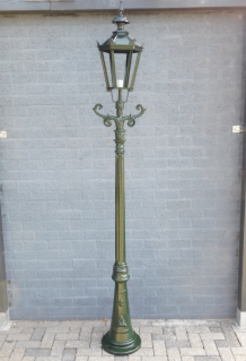 Klassieke lantaarn 'Barcelona' - buitenlamp met keramische fitting en glas, alu groen, 275cm