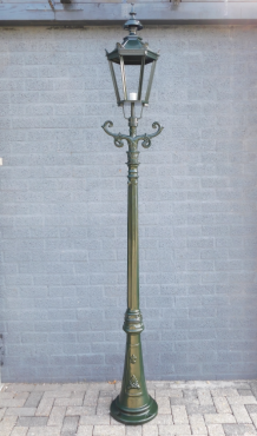 Klassische Laterne 'Barcelona' - Außenlampe mit Keramikfassung und Glas, alugrün, 275cm
