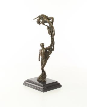Bronzen beeld ,  Dansend paar op marmeren sokkel