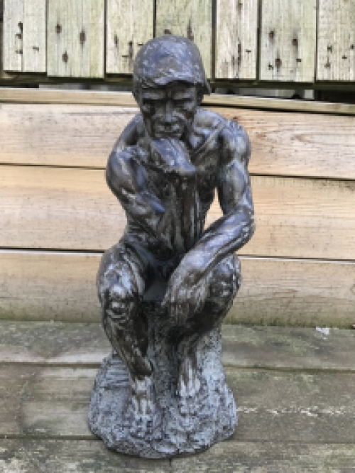 Mooi beeld van de denker ''THE THINKER'', polystone beeld