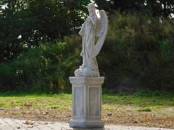 Große Engelsfigur mit Rosen auf Sockel – 117 cm – Stein