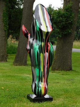 XL-Pferdekopf-Kunstskulptur auf Sockel – 152 cm – Polystone – Modernes Design