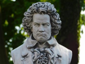 Beethoven auf rundem Sockel - 76 cm - Stein