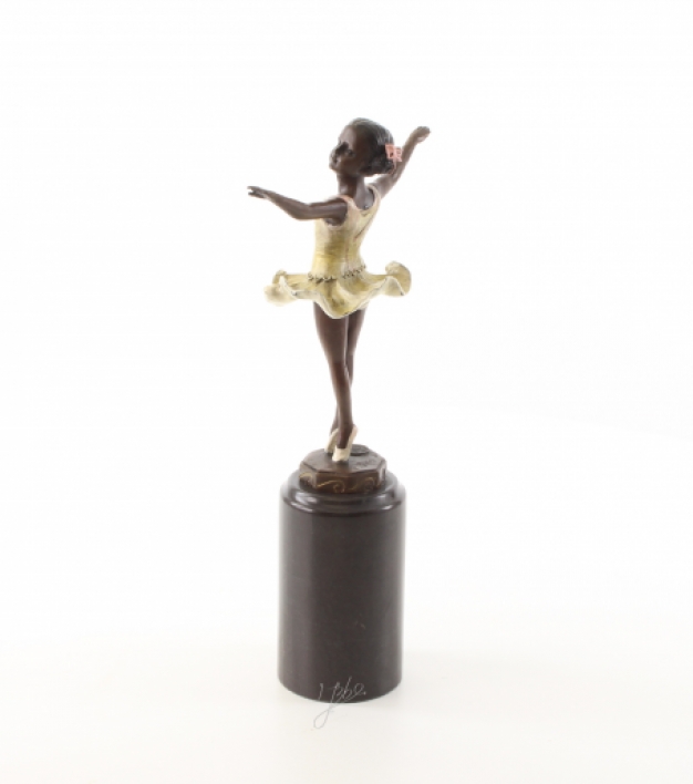 Een bronzen beeld/sculptuur van een ballerina met gekleurde kleren