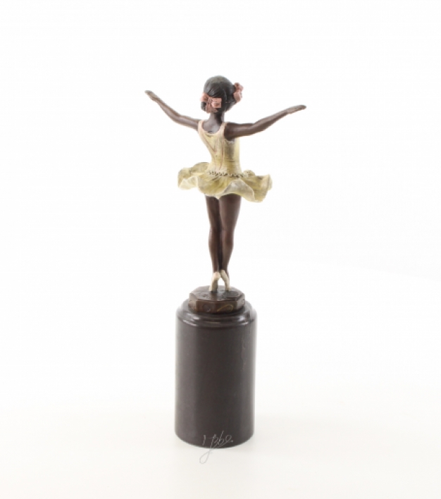 Een bronzen beeld/sculptuur van een ballerina met gekleurde kleren