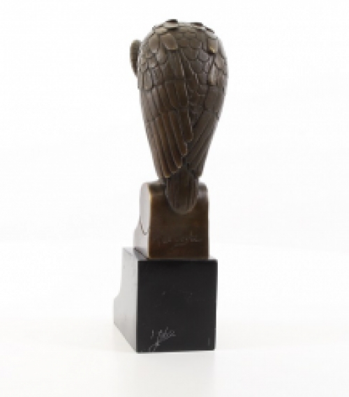 Een bronzen beeld/sculptuur van een uil