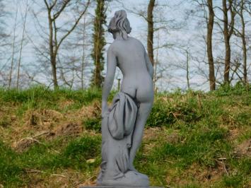 Statue Halbnackte Frau auf Sockel - 125 cm - Stein