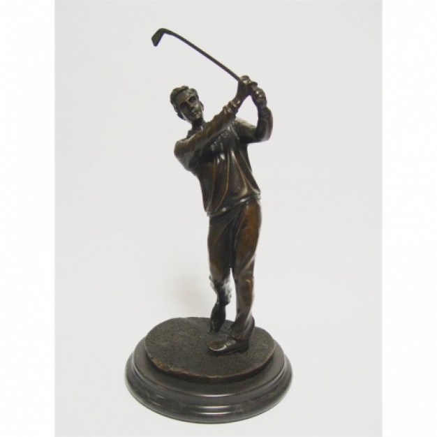 Een bronzen beeld/sculptuur van een golfer