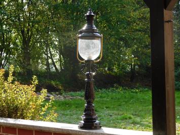 Klassische Außenleuchte – 93 cm – Schwarz – Aluminiumfuß + Schirm mit Messingakzenten