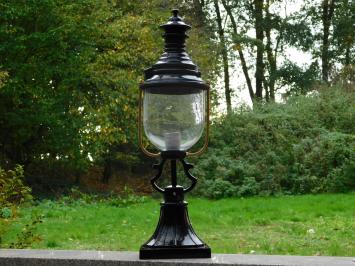 Klassische Außenleuchte – 71 cm – Schwarz – Quadratischer Fuß mit rundem Schirm – Aluminium und Messing