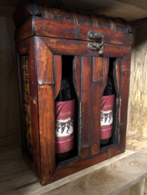 koloniale Holzkiste für 2 Weinflaschen, aufrecht stehend, Bambusausführung, sehr speziell!