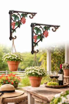 Een paar gietijzeren muurbeugels